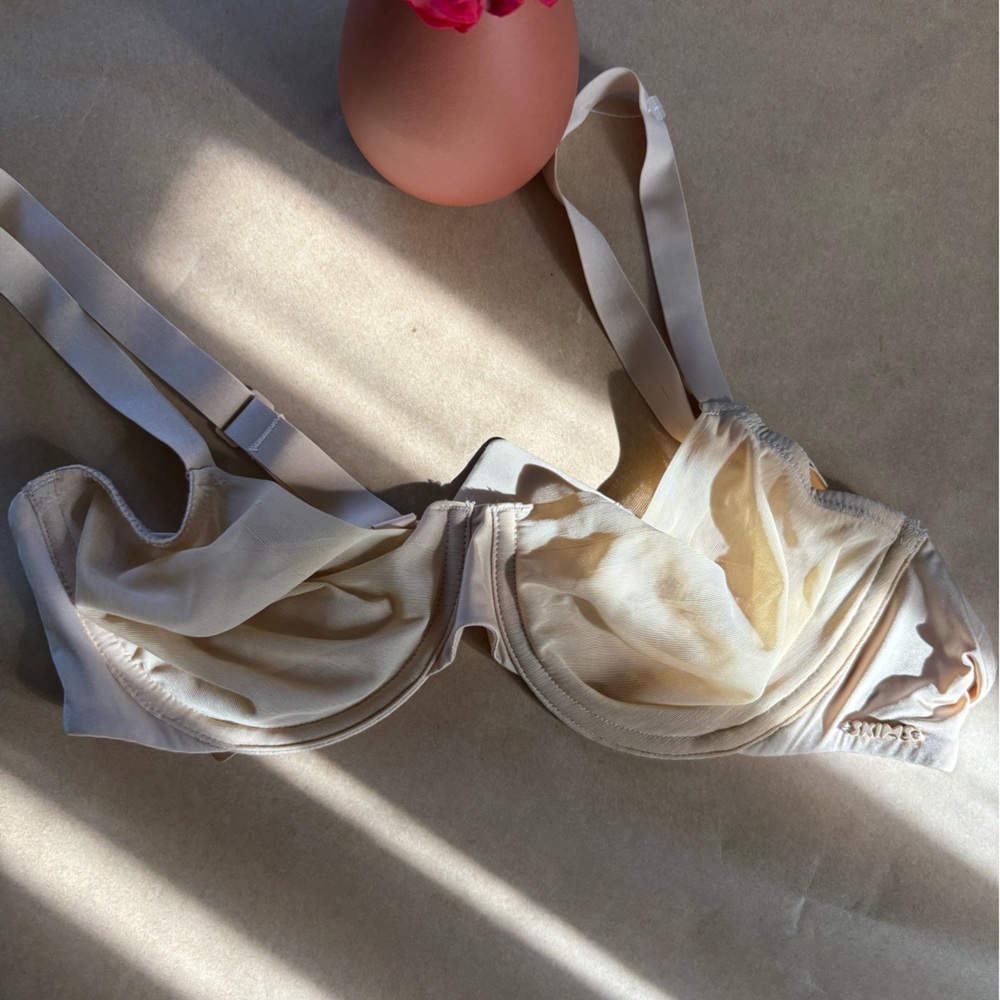 Skims no show molded unlined demi new with tags 36B